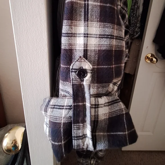 Charlotte Russe Plaid, Buttoned Top, ¾ Sleeve - Picture 6 of 10